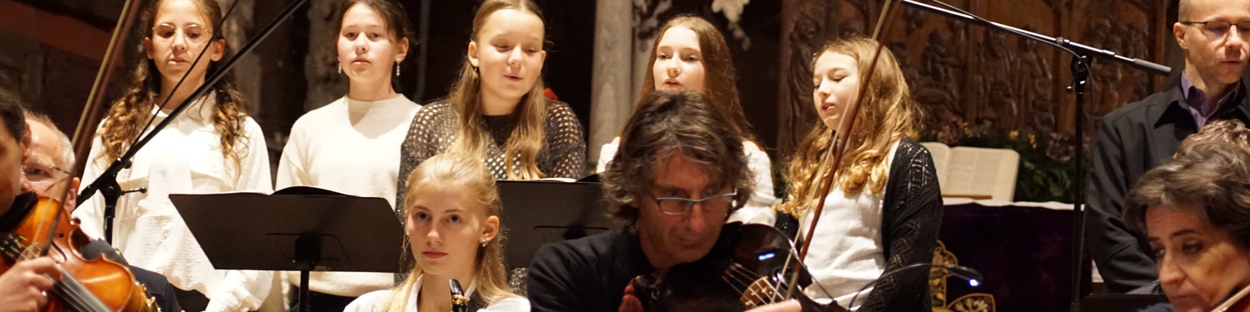 Klasse 6m beimWeihnachtskonzert 2025 in der Stiftskirche